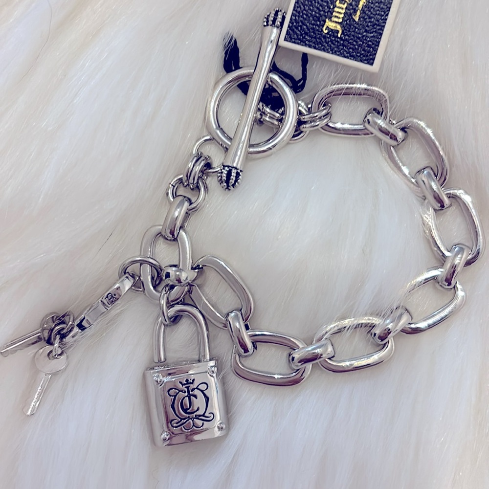 🩷PRICE IS FIRM🩷Juicy Couture Silver Lock And Key Charm Bracelet - Picture 3 of 8